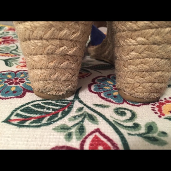 SOLD-Very Cute Open Toes Wedge🎉 - Picture 5 of 5